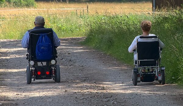 מה הם השיקולים לרכישת כסא גלגלים חשמלי? בדגש על משקל,&hellip;